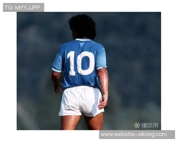 在那不勒斯进球后恩佐向马拉多纳致敬永远铭记传奇之光